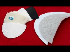 Accessori per il vestiario che scrivono tra riga e riga paraspalle